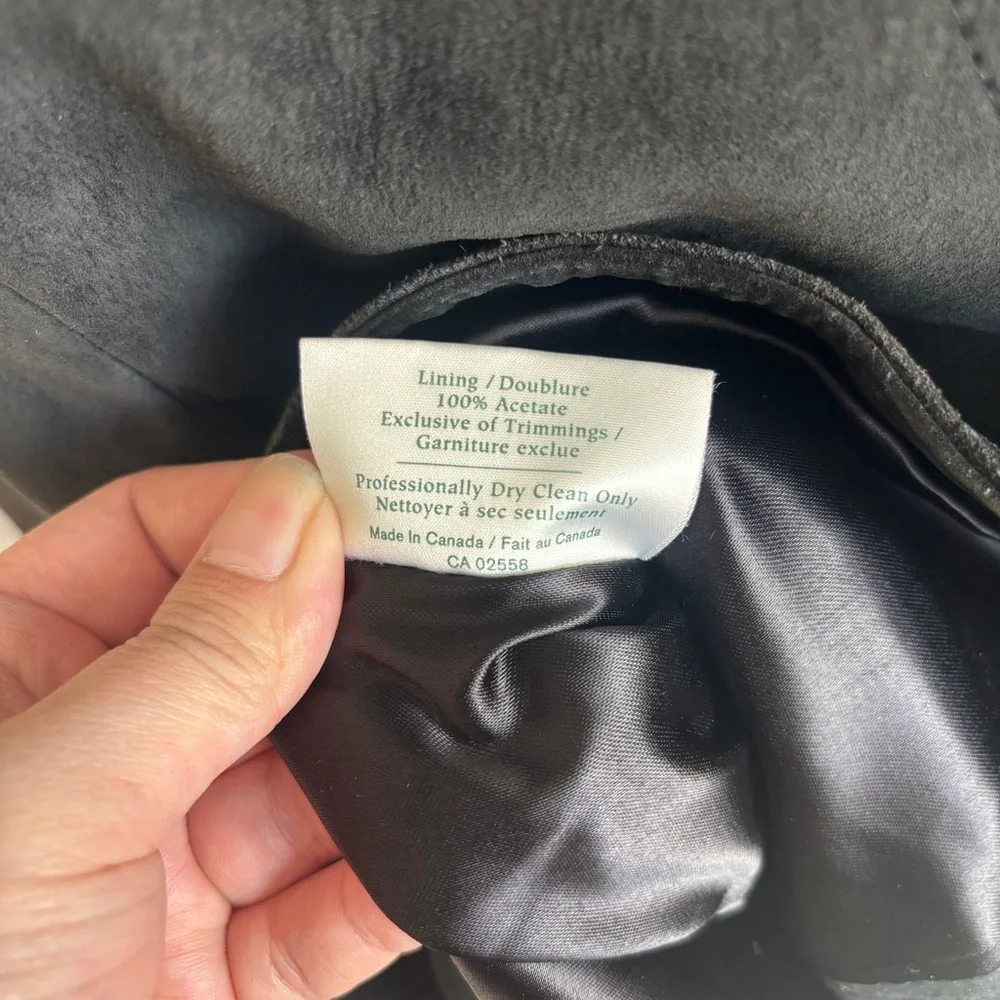 Danier Women's Elegant Black Suede Blazer - Picture 6 of 9